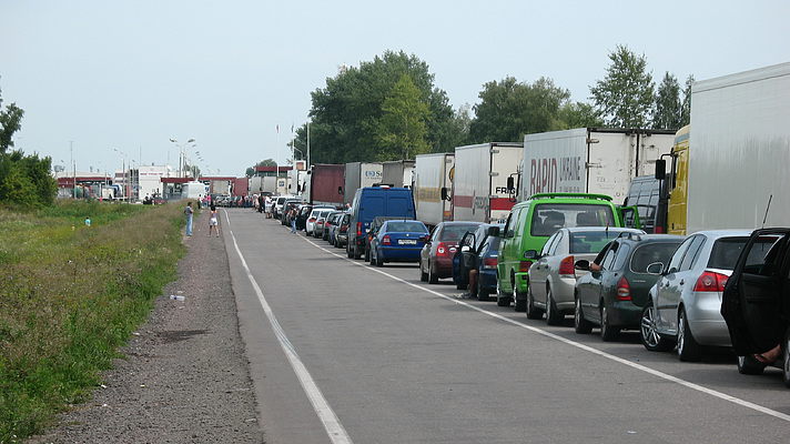 На КПП "Марьинка" собралось больше 1000 автомобилей