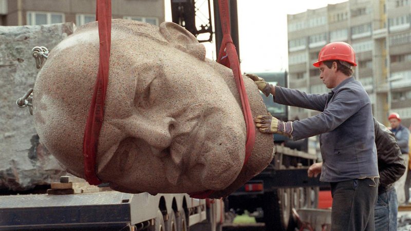 Декомунизация: Кириленко сообщил, сколько памятников Ленину осталось ликвидировать