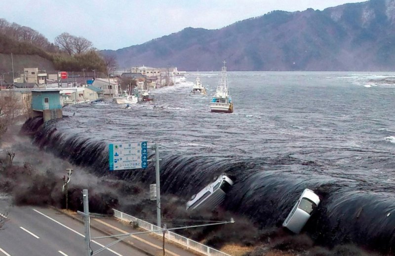 Новости мира на сегодня: Предупреждения о цунами отменяются после землетрясения в Тихом океане