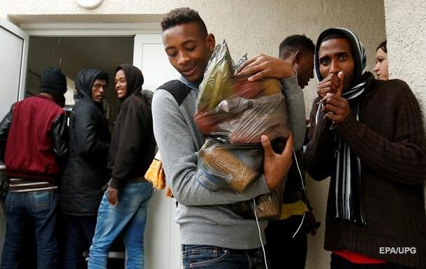 Мэр французского города Кале запретила давать еду мигрантам