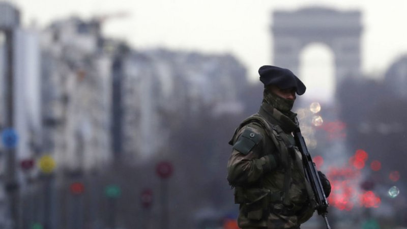 Париж: среди террористов планировавших теракт задержана 16 летняя девочка