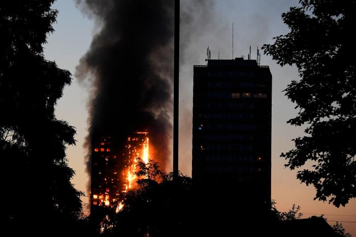 В Лондоне 27-этажное здание превратилась в пылающий факел&#8205;