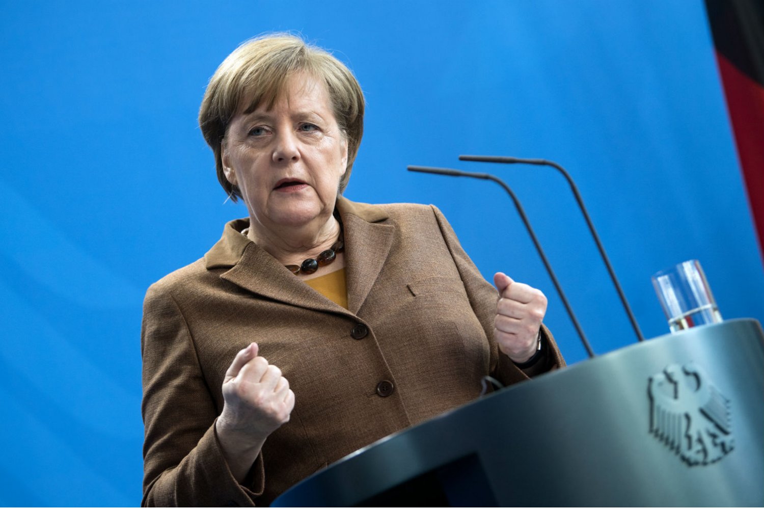 Меркель призвала немцев поздравить друг друга с Рождеством онлайн