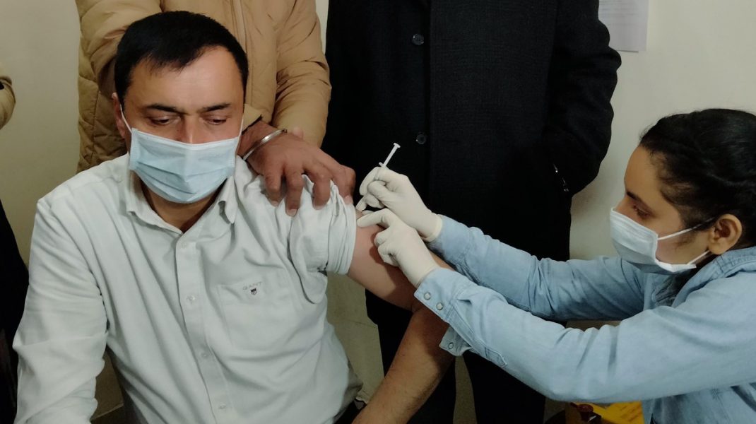 Pfizer отозвала заявку на разрешение вакцины COVID в Индии