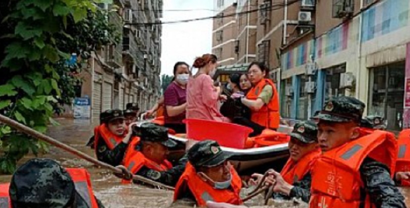 По меньшей мере 21 человек погиб в центральном Китае в результате наводнений, вызванных проливными дождями