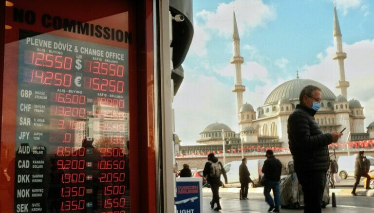 Турция: Почему Эрдогана не беспокоит обвал валюты