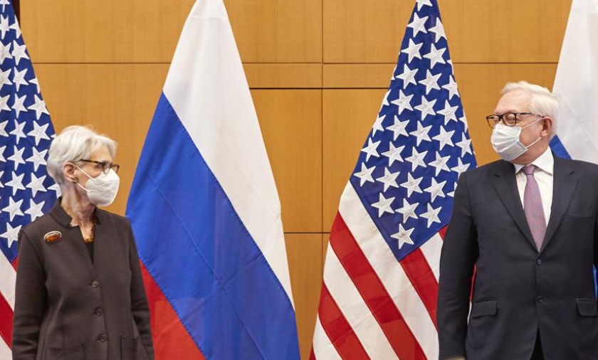 США и Россия проводят переговоры на фоне напряженности, связанной с Украиной