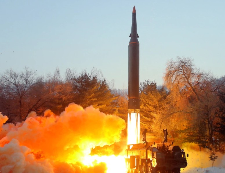 Северная Корея выпустила возможную ракету в море, заявляют Южная Корея и Япония