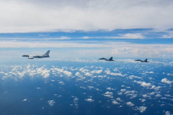 Китай объявляет о возобновлении маневров у берегов Тайваня, репетирует военные удары в море
