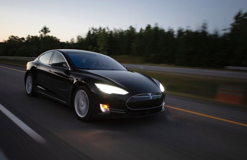 Логистические проблемы омрачили рекордные поставки электромобилей Tesla
