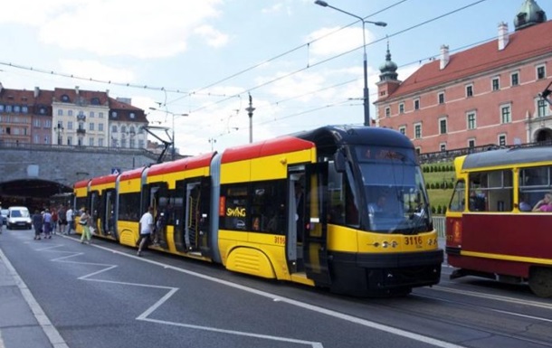 Поляк угнал трамвайный вагон и увез людей в Польшу - СМИ
