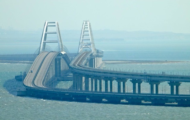 Движение по Крымскому мосту заблокировано
