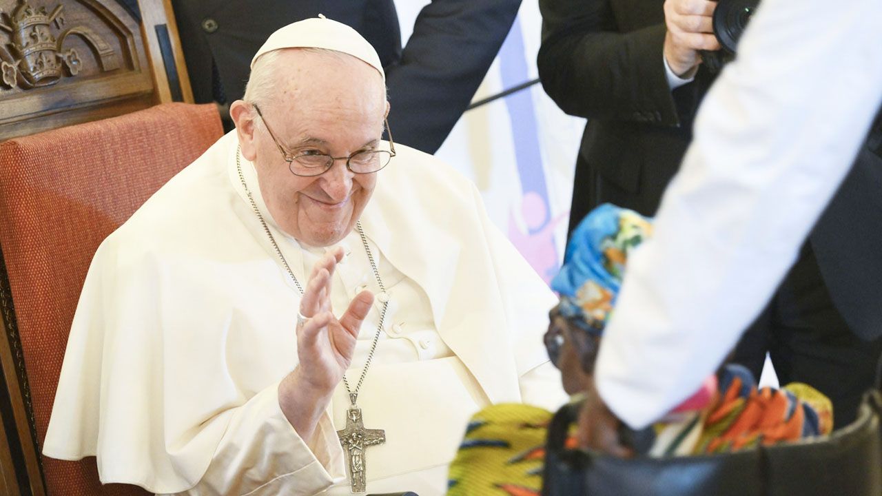 Папа Римский призывает духовенство соблюдать целибат