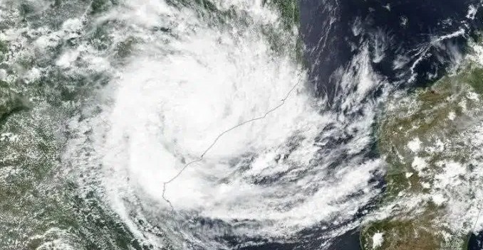 Число жертв циклона "Фредди" превышает 300 человек и продолжает расти