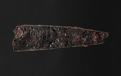 Датские археологи открыли нож с самой древней рунической надписью